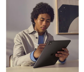 Apple iPad Pro 13 inch (2025) - 256 GB - Wi-Fi - Spacezwart